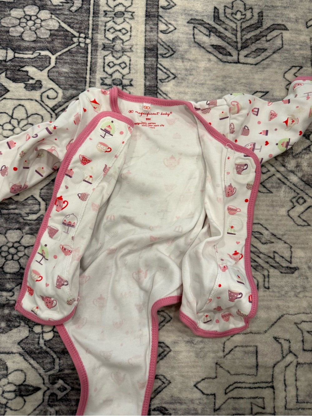 Magnificent Baby baby bodysuit with a pink teapot print-9 month - Picture 4 of 4